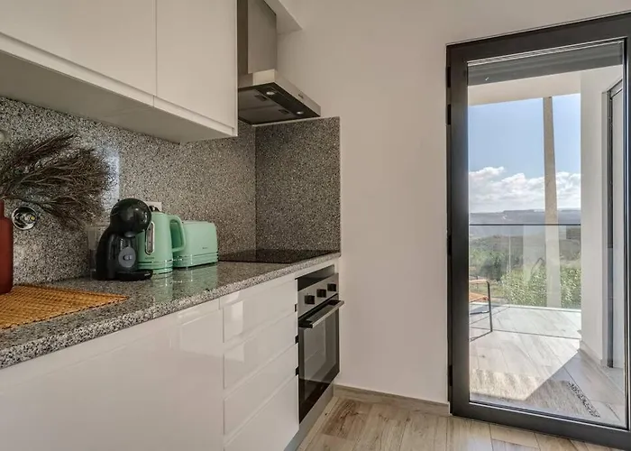 Happiness In By Lisbeyond Apartament