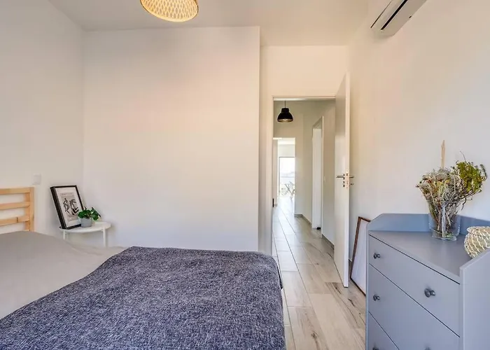 Happiness In By Lisbeyond Apartament